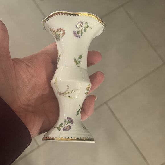 Reflections by I. Godinger & Co. , Set of 3 vases, White Floral Pattern, In Box - Picture 7 of 9